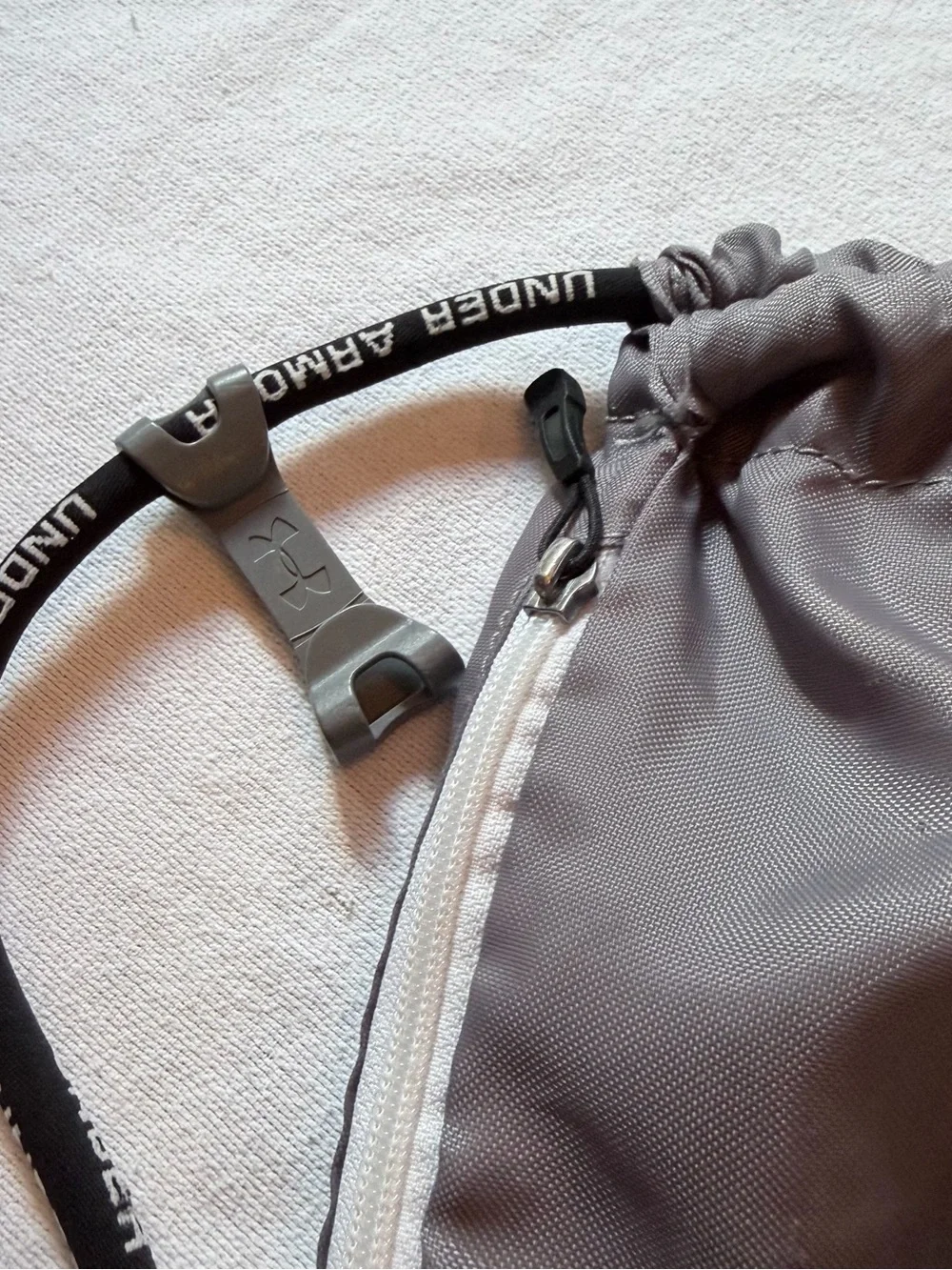 Under Armour Sackpack Drawstring Gym Bag 15L Zip Pocket Gray/Black Medium